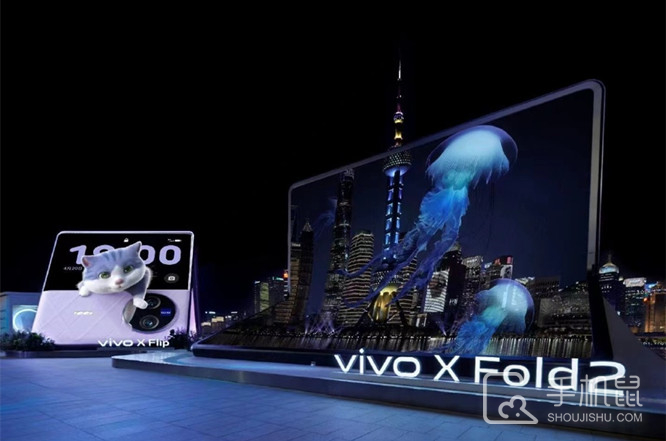 你永远可以相信vivo的创意！vivo X Fold2，vivo X Flip模型亮相上海外滩